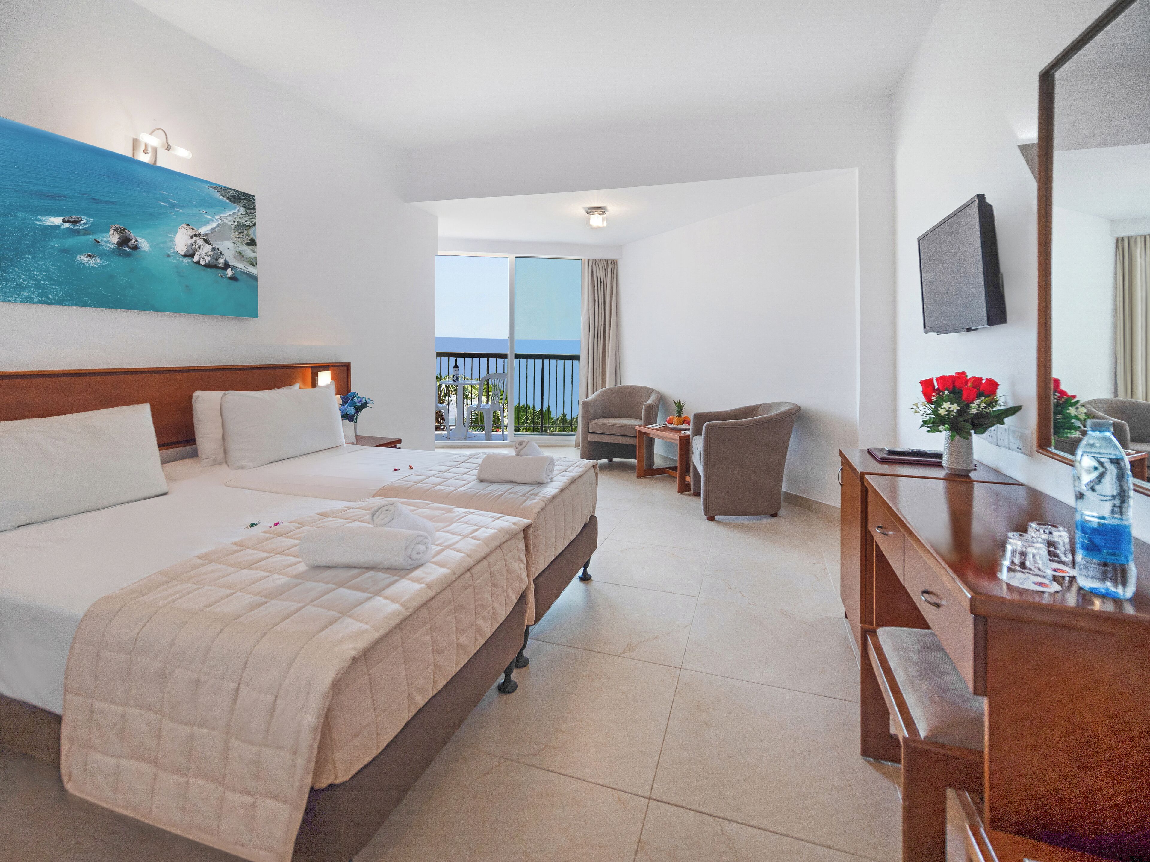 Rom – standard, 1 dobbeltseng eller 2 enkeltsenger, balkong, sjøutsikt | Blendingsgardiner, lydisolert og ekstrasenger (mot et tillegg)