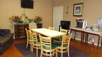 Breakfast area