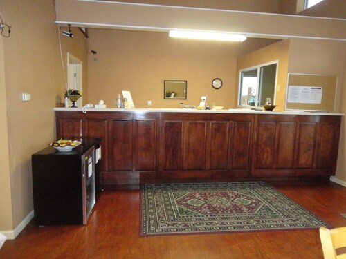 Royal Inn and Suites