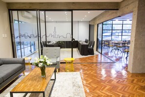 Lobby sitting area - Hotel 224 and Apartments  (Pretoria)