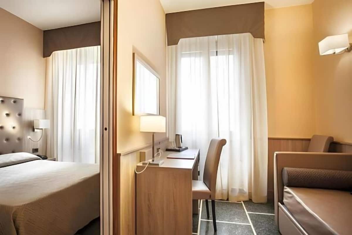 Down duvets, minibar, blackout curtains, free WiFi