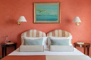 Down duvets, minibar, blackout curtains, free WiFi