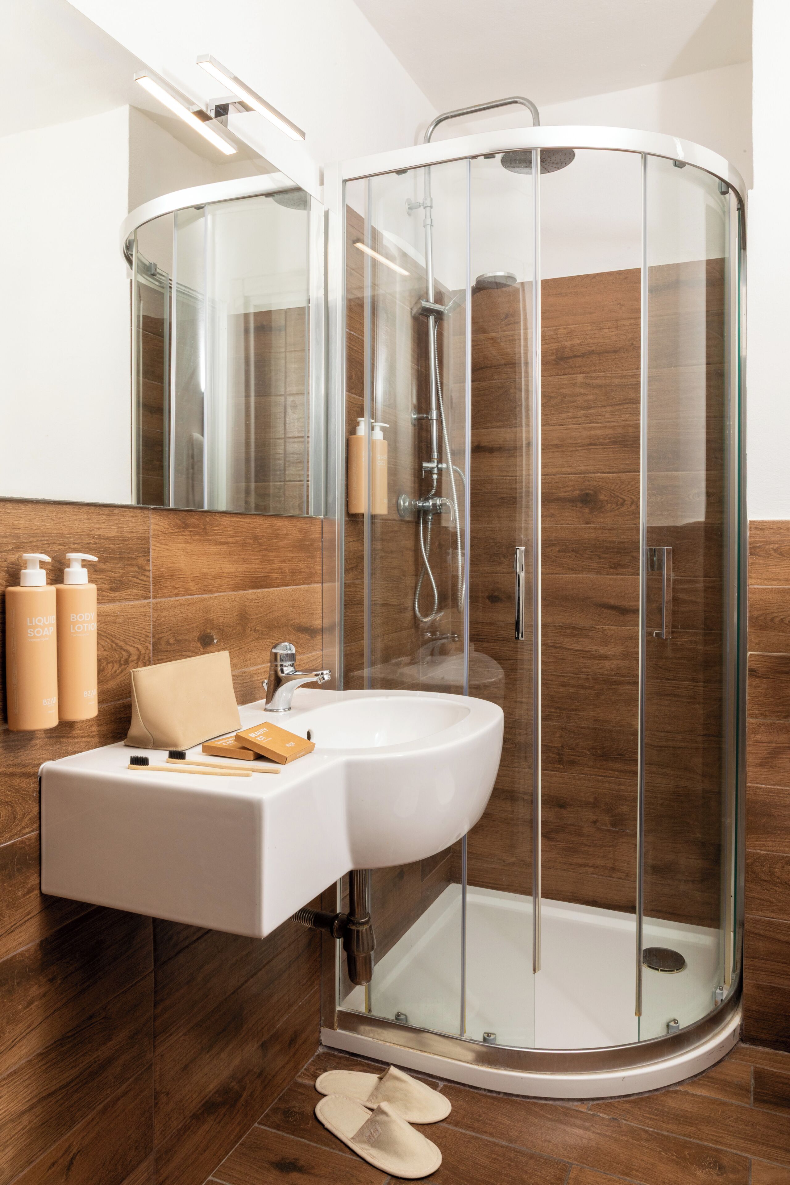 Standard Room | Bathroom | Free toiletries, hair dryer, bidet, towels