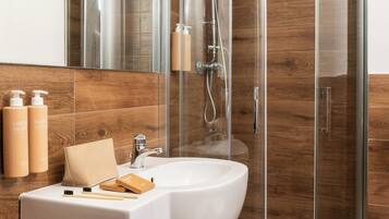 Standard Room | Bathroom | Free toiletries, hair dryer, bidet, towels