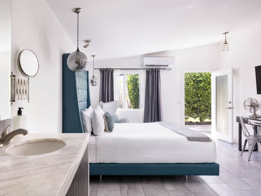 Standard King Room | Pillowtop beds, in-room safe, desk, blackout drapes