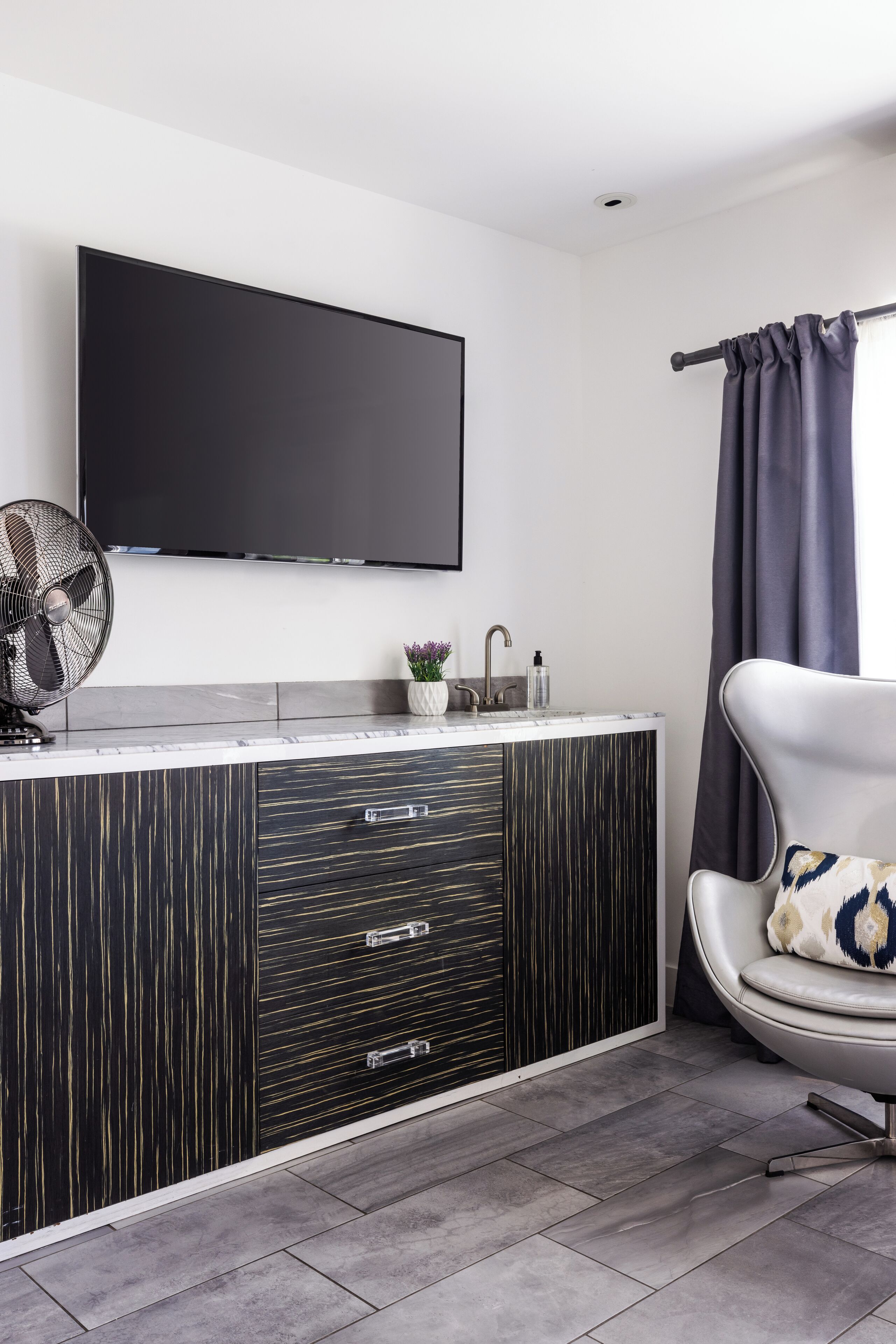 suite, 1 king bed with sofa bed, pool view | pillow-top beds, in-room safe, desk, blackout curtains