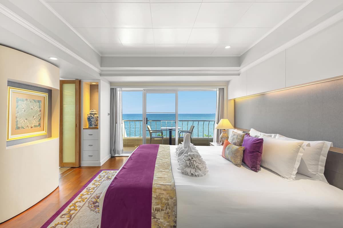 one bedroom royal wing suite | beach/ocean view