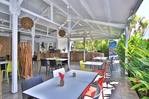 Daily continental breakfast (EUR 19 per person)