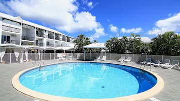 Outdoor pool, pool loungers