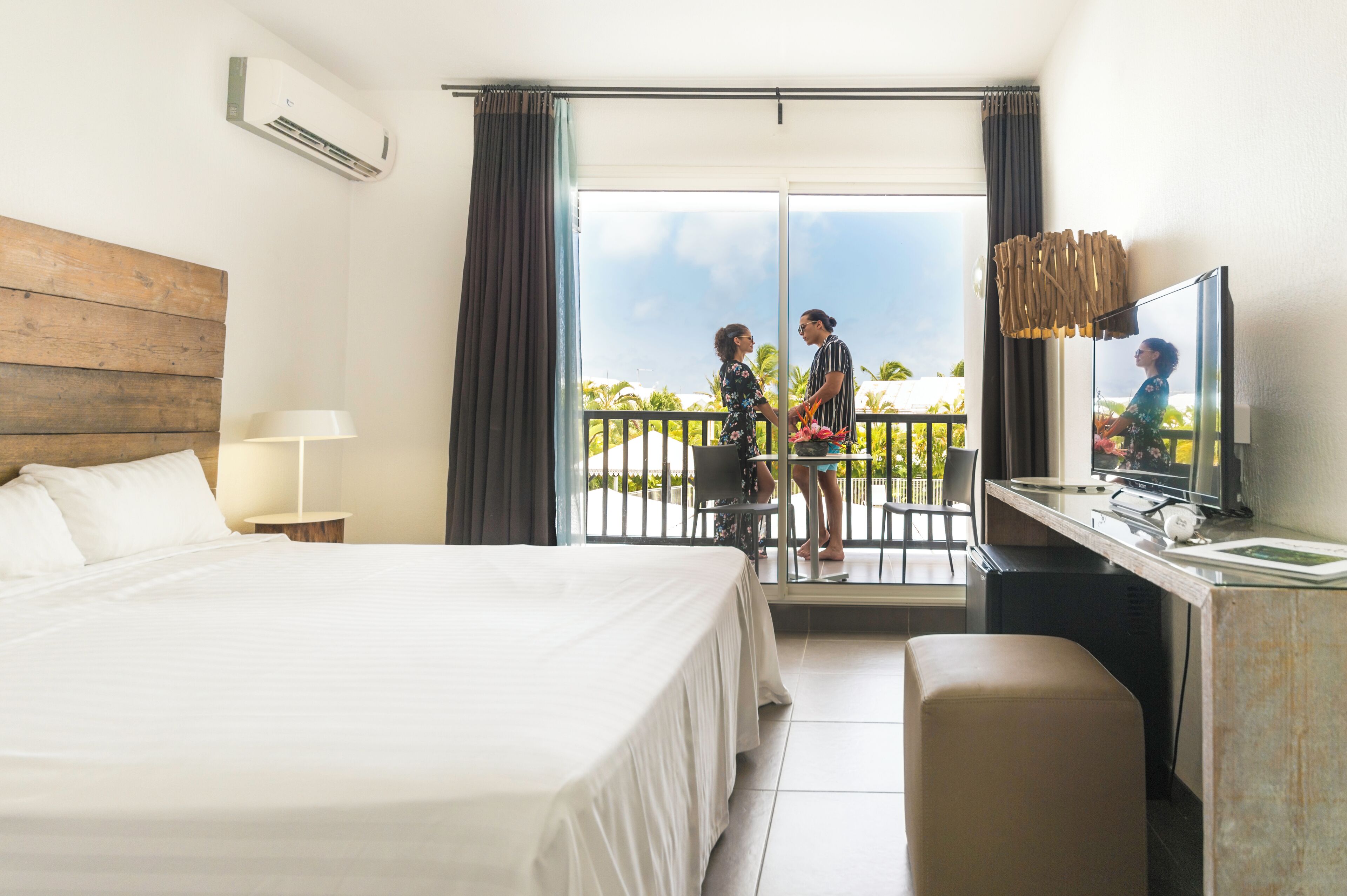 Két bảo mật tại phòng, bàn, màn/rèm cản sáng, phòng cách âm 