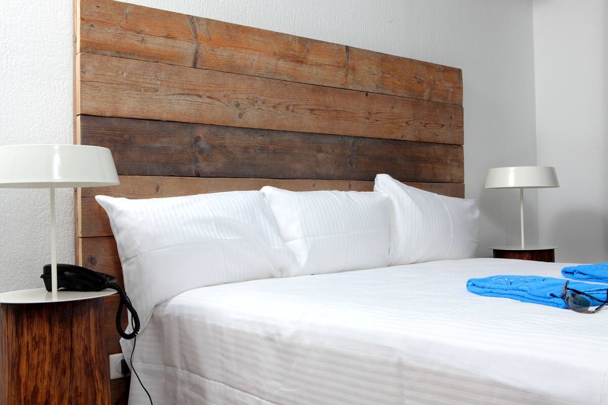 In-room safe, desk, blackout drapes, soundproofing