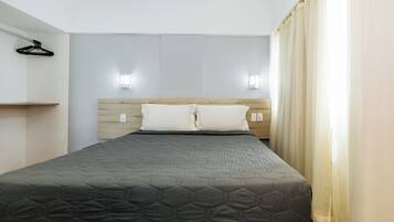 Quarto superior | Frigobar, escrivaninha, Wi-Fi de cortesia, roupa de cama