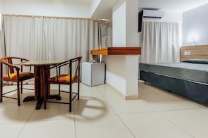 Deluxe Room | Minibar, desk, free WiFi, bed sheets