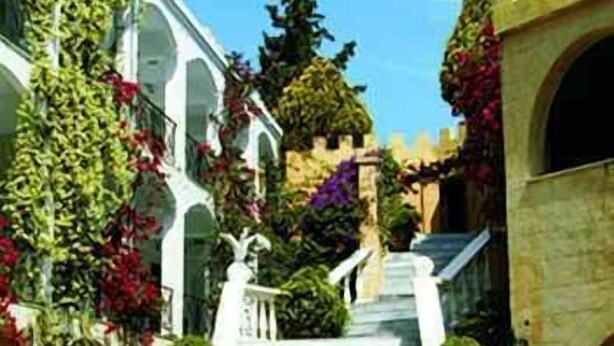 Property grounds - Castello di Rodi Greek Chic Hotel (Kallithea (Rhodes Island))