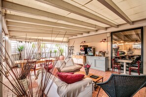 Lobby sitting area - City Guest House (Rome)