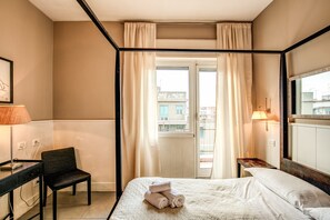 Desk, blackout curtains, iron/ironing board, free WiFi - City Guest House (Rome)