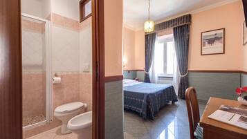 Individuell dekoriert, Schreibtisch, Verdunkelungsvorhänge