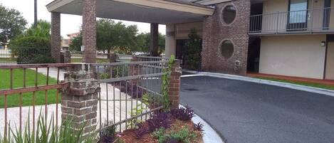 واجهة المنشأة