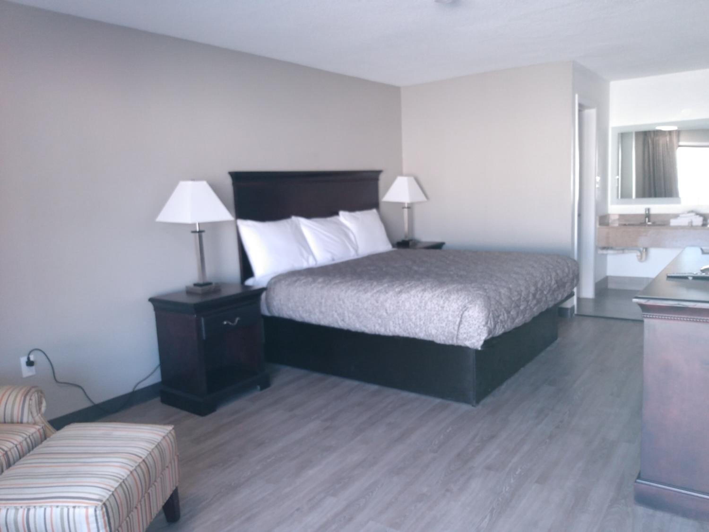 加厚床垫、遮光窗帘、隔音、免费 WiFi