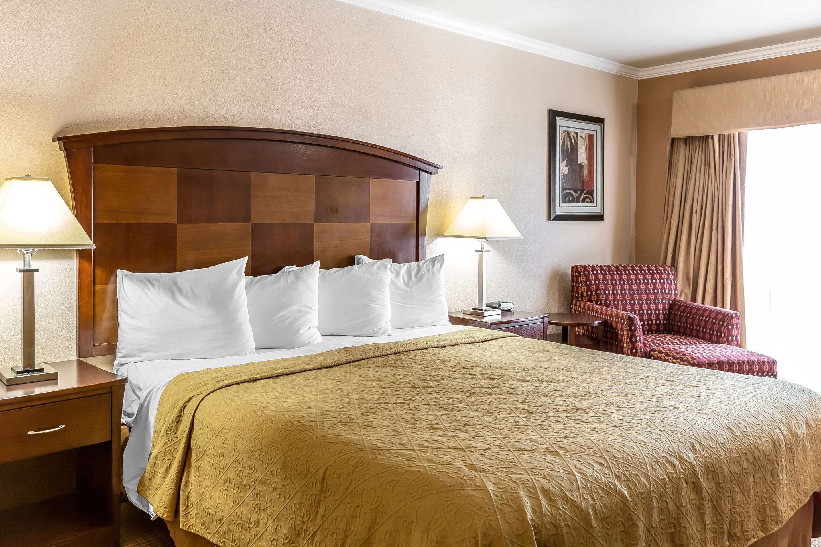 standard room, 1 king bed, non smoking | hypo-allergenic bedding, individually decorated, individually furnished