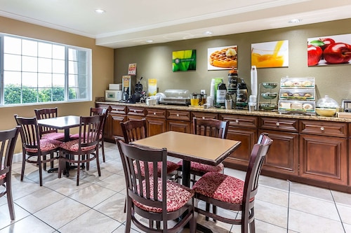 赫斯特城堡附近凯艺酒店