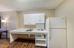 Studio, 1 Queen Bed, Accessible, Non Smoking | Private kitchen | Fridge, microwave, stovetop, coffee/tea maker - Extended Stay America Suites Los Angeles Simi Valley (Simi Valley)