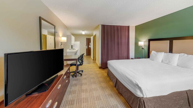 A hotel room with a bed, a TV, a desk, and a bathroom visible in the background. - Extended Stay America Suites Los Angeles Simi Valley (Simi Valley)