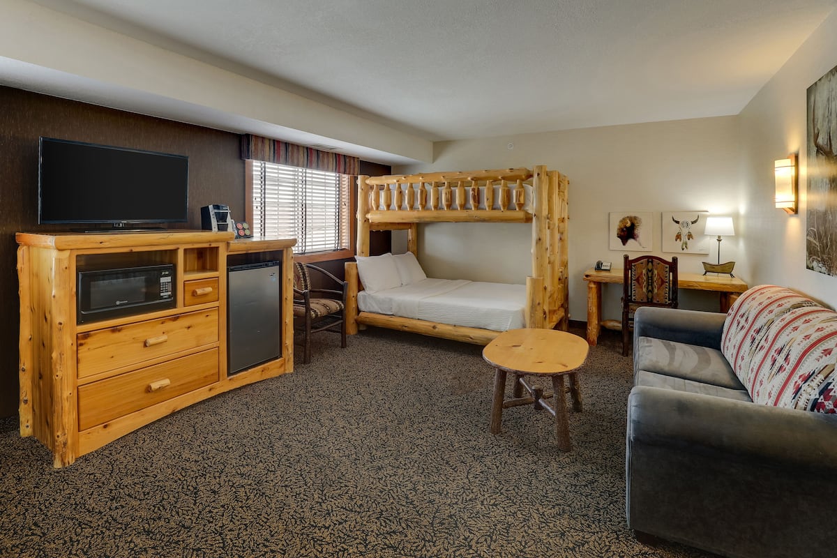 family suite | desk, iron/ironing board, free wifi, bed sheets