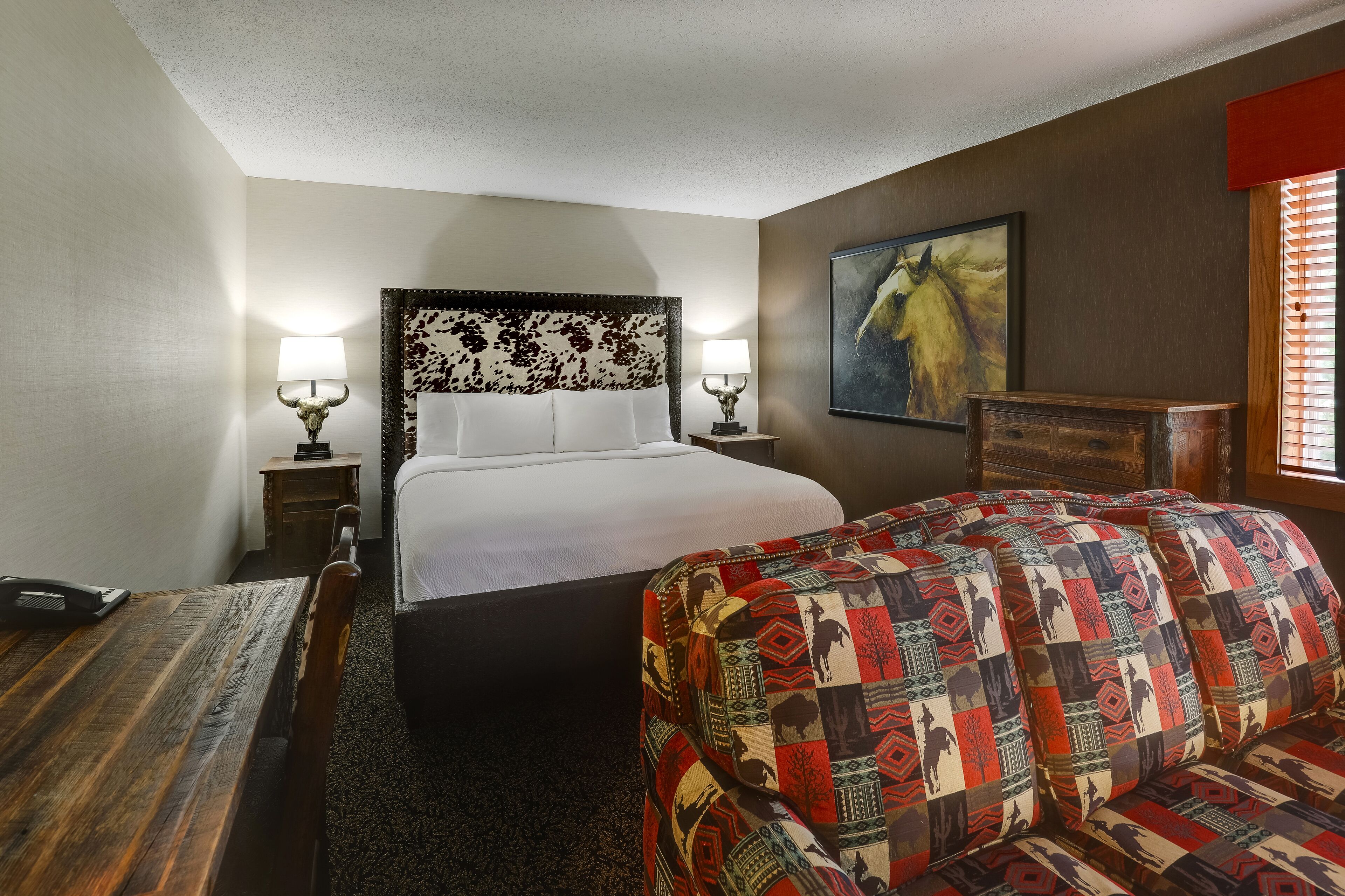 suite, 1 king bed, non smoking, fireplace | desk, iron/ironing board, free wifi, bed sheets