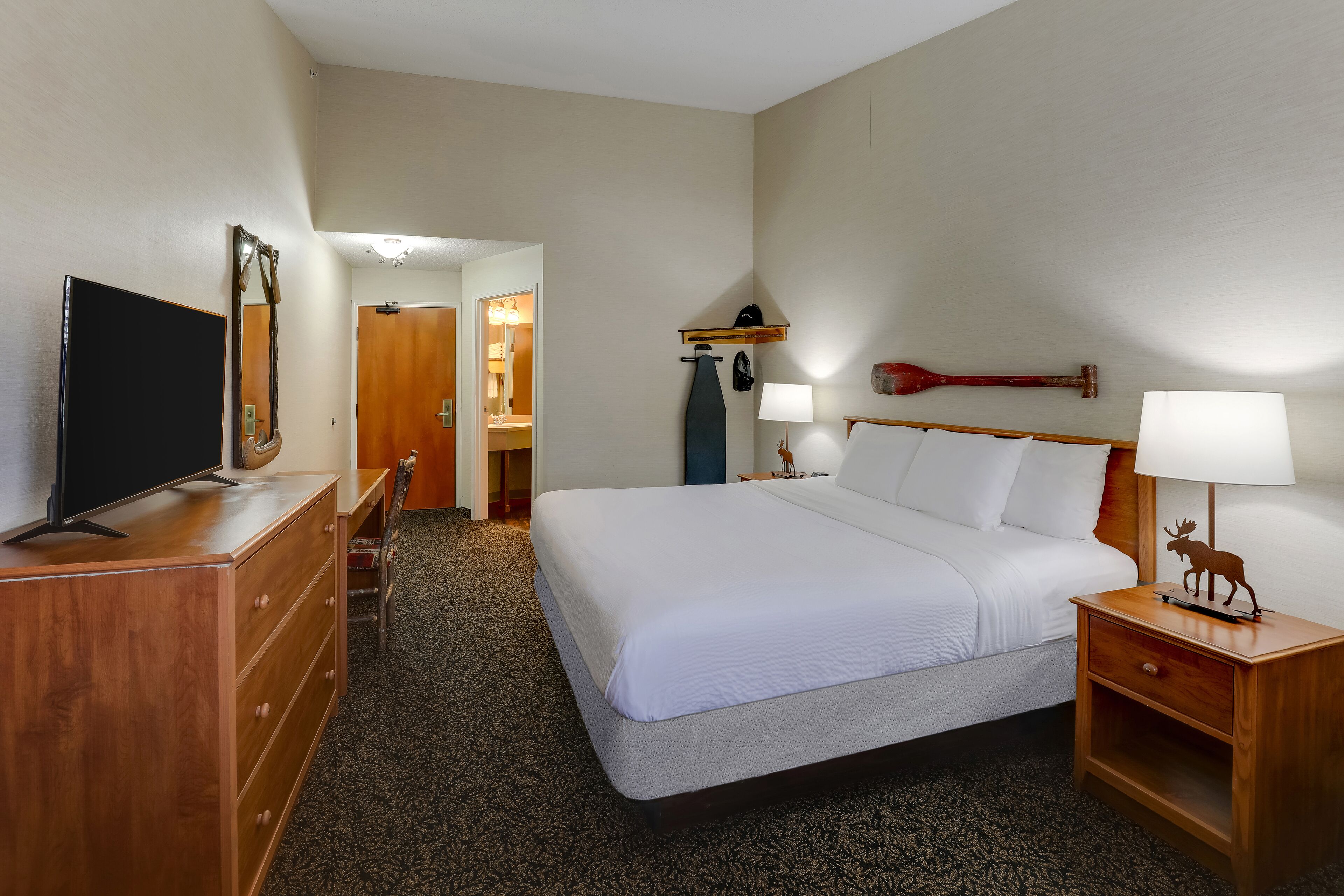 standard room, 1 king bed, non smoking | desk, iron/ironing board, free wifi, bed sheets