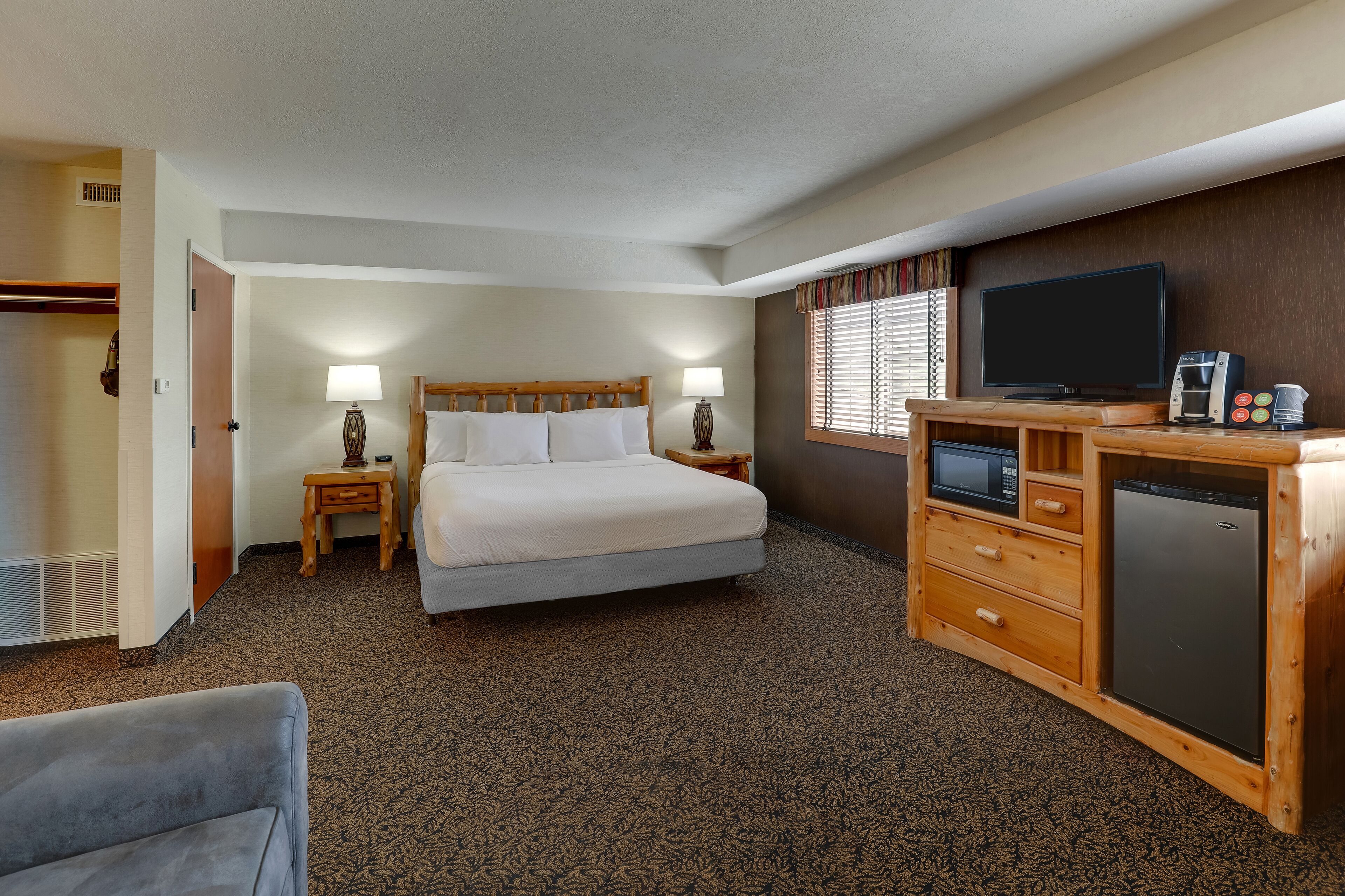 family suite | desk, iron/ironing board, free wifi, bed sheets