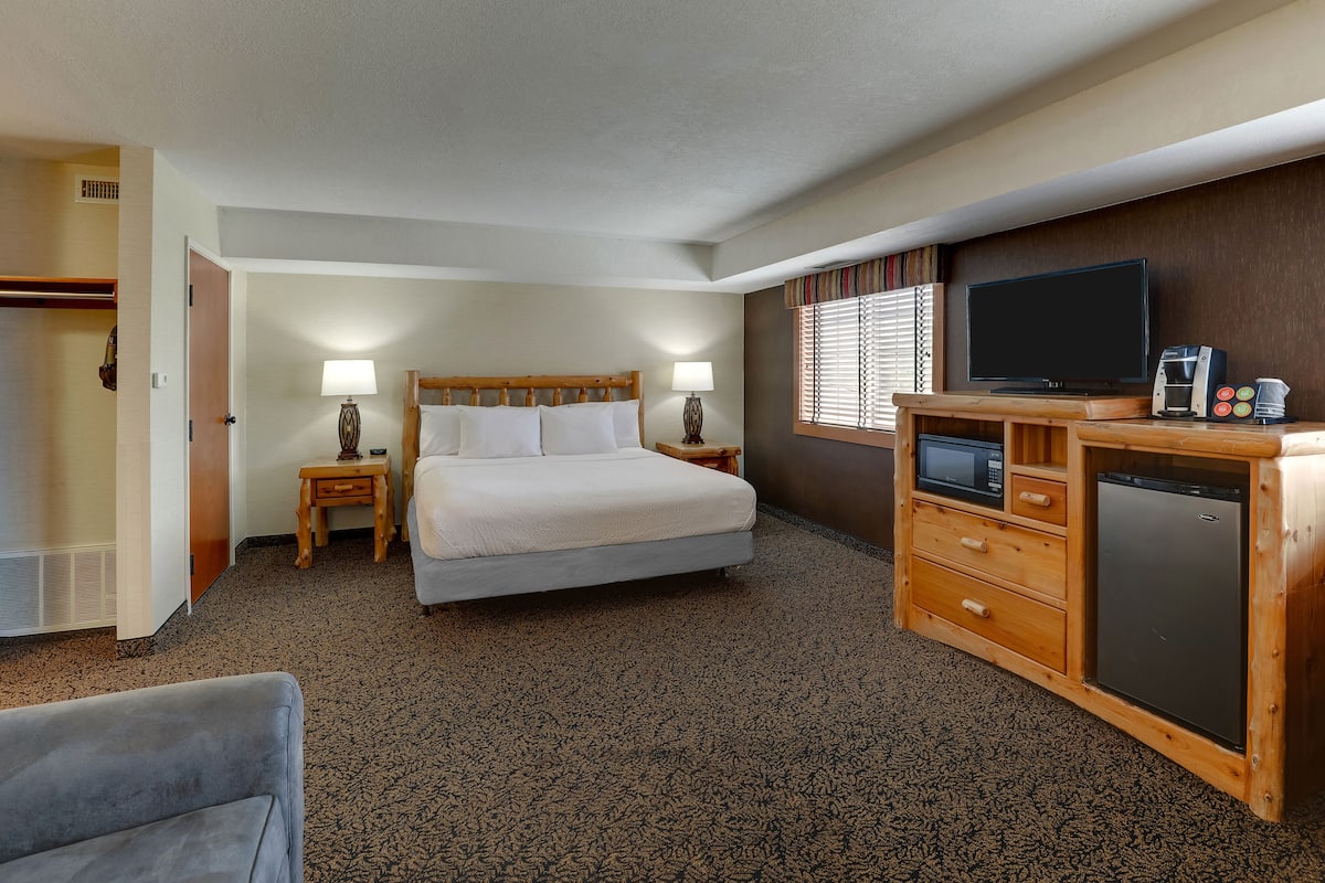 family suite | desk, iron/ironing board, free wifi, bed sheets