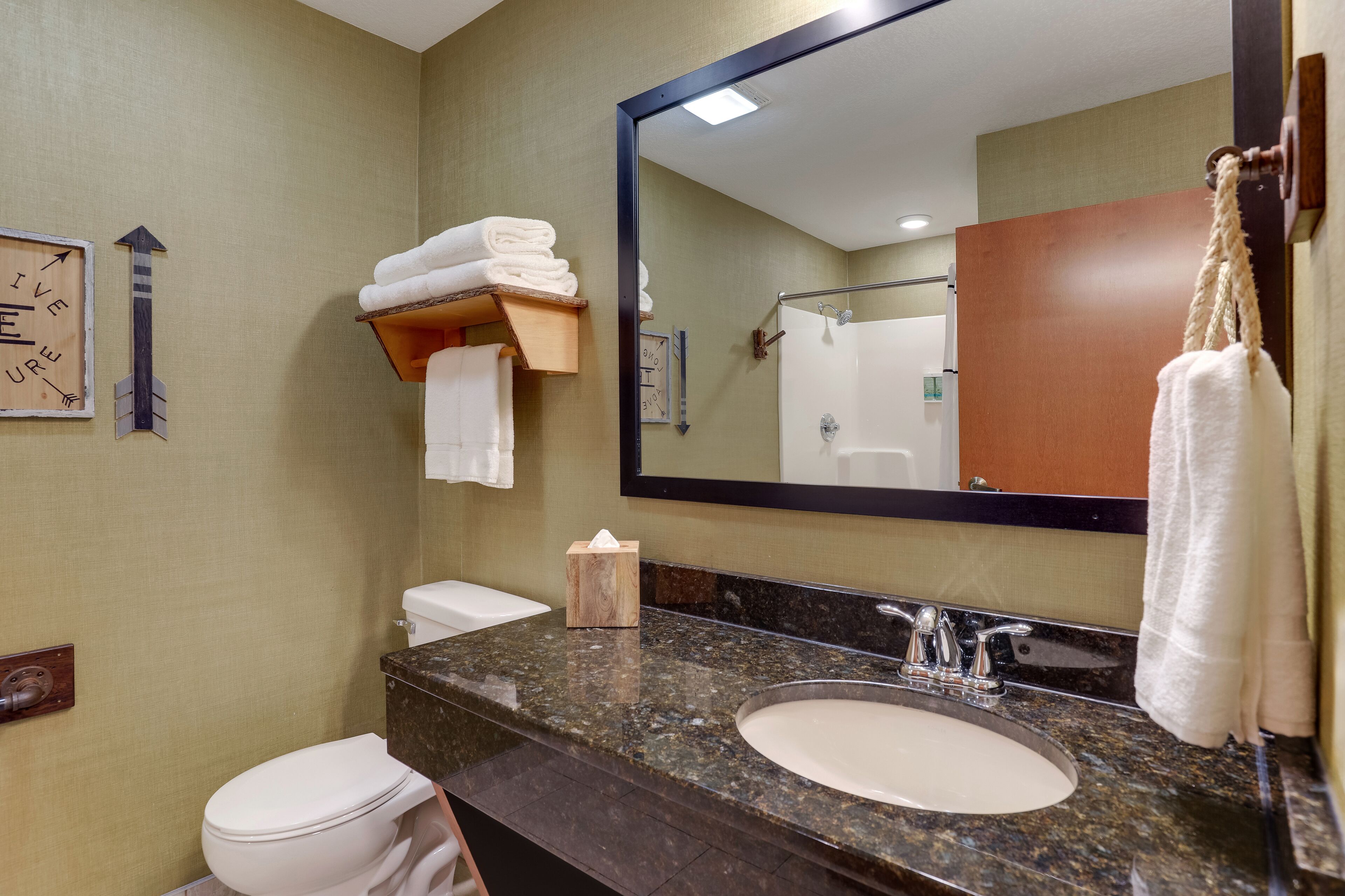suite, 1 king bed, non smoking, fireplace | bathroom | free toiletries, hair dryer, towels