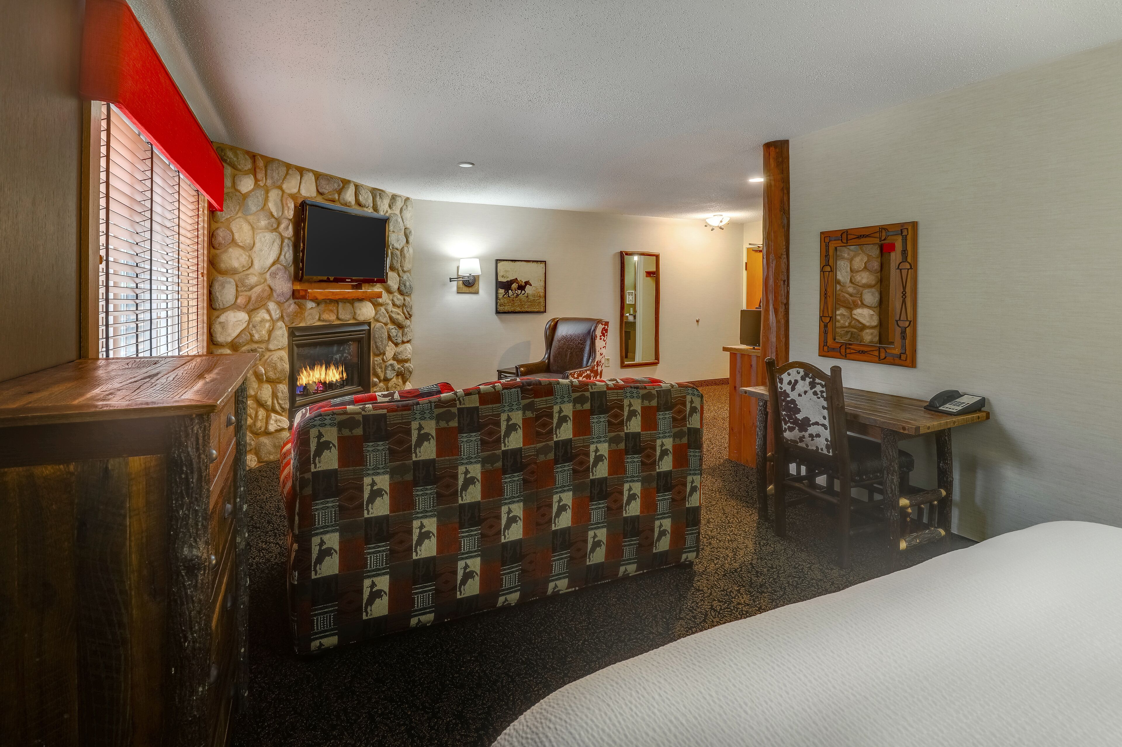 suite, 1 king bed, non smoking, fireplace | desk, iron/ironing board, free wifi, bed sheets