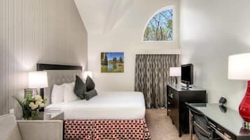1 bedroom, pillowtop beds, desk, laptop workspace