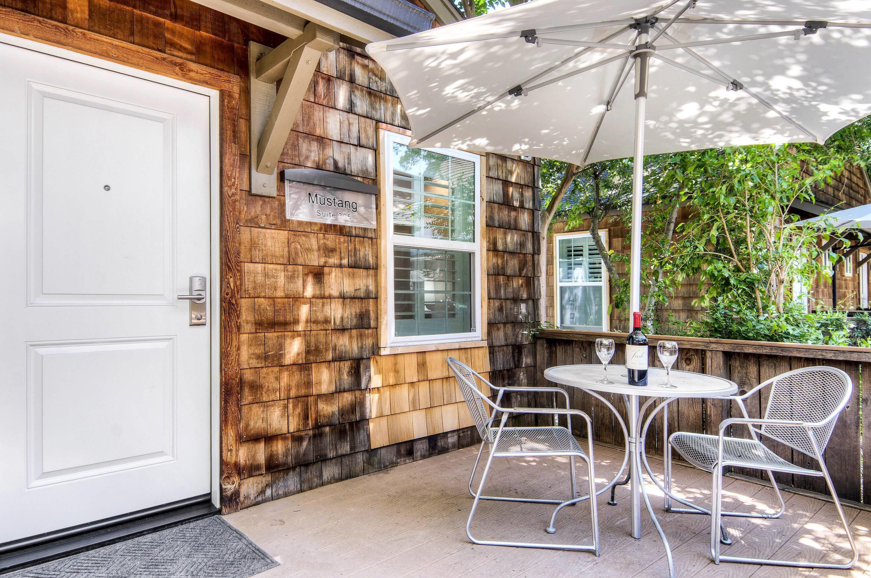 套房, 1 张特大床和 1 张沙发床, 无烟房 (Cottage) | 加厚床垫、办公桌、笔记本电脑工作区、熨斗/熨衣板