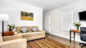 Camas con pillow-top, escritorio y espacio para trabajar con laptop