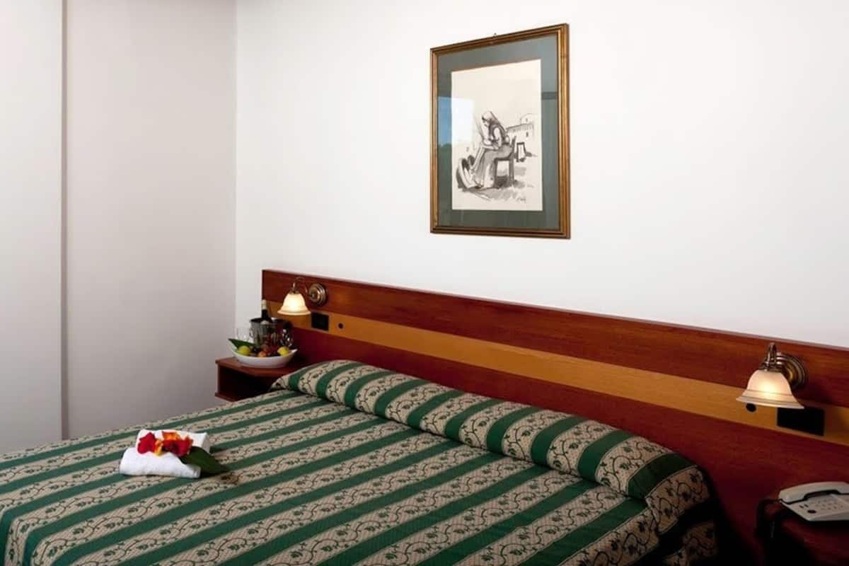 1 bedroom, minibar, in-room safe, desk