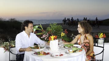 Playa privada en los alrededores, arena blanca