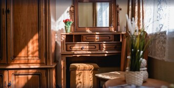 Standaard kamer, 1 twee- of 2 eenpersoonsbedden | Luxe beddengoed, pillowtop-bedden, een minibar, een kluis op de kamer