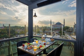 Bao gồm bữa sáng buffet hàng ngày