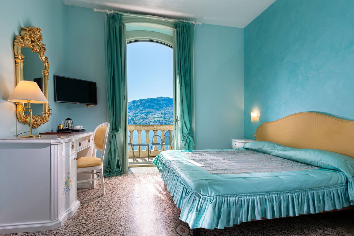 Superior Double or Twin Room, Balcony, Lake View | Minibar, desk, laptop workspace, soundproofing