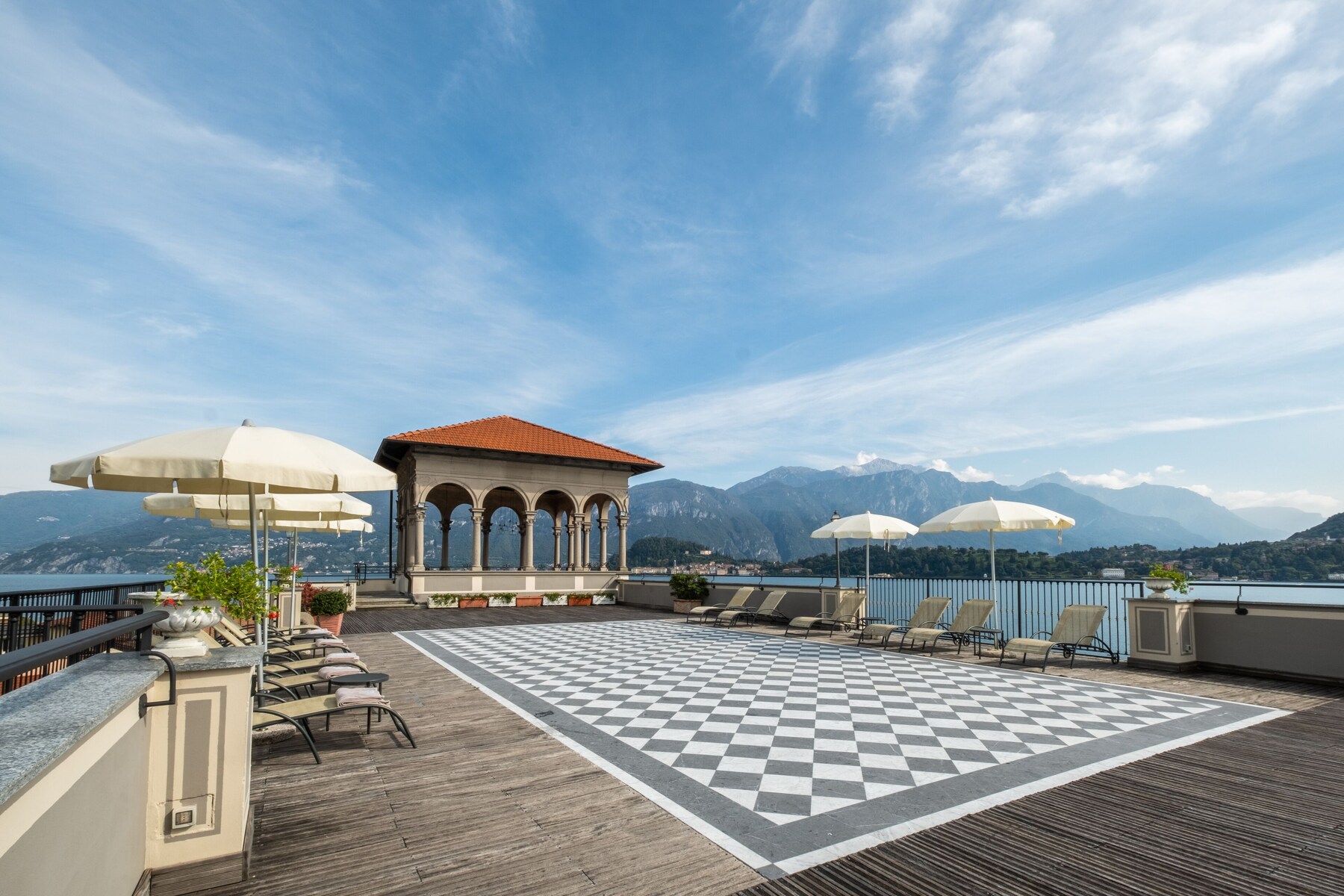 Sundeck