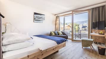 Phòng dành cho gia đình, ban công, quang cảnh vườn | Nệm Select Comfort, minibar, két bảo mật tại phòng, bàn