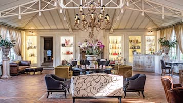 Check-in/check-out kiosk