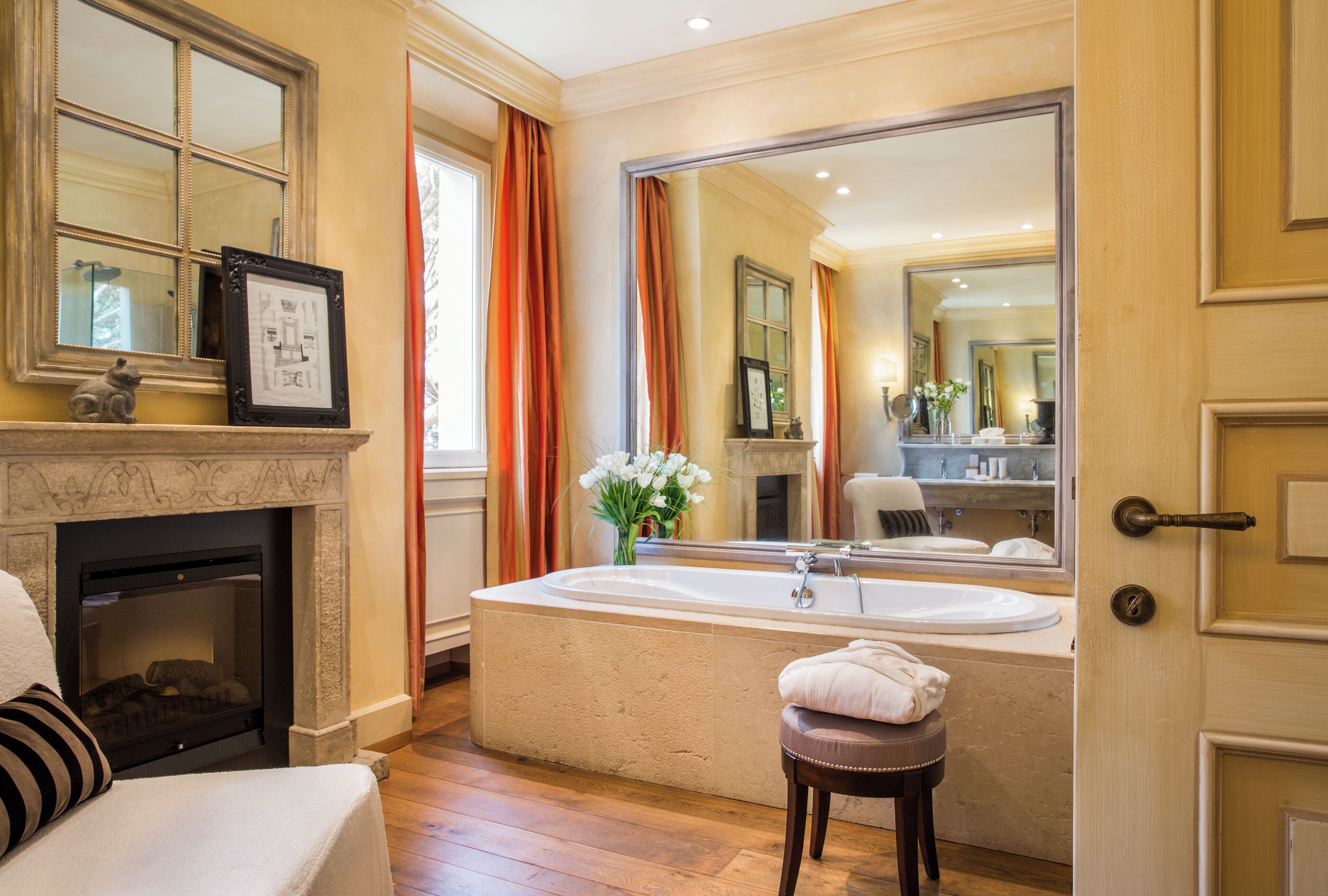 suite (prestige) | bathroom amenities | free toiletries, hair dryer, bathrobes, slippers