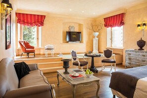 Superior Suite | 2 bedrooms, minibar, in-room safe, desk