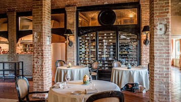 2 restaurants, breakfast, lunch, dinner served; local cuisine