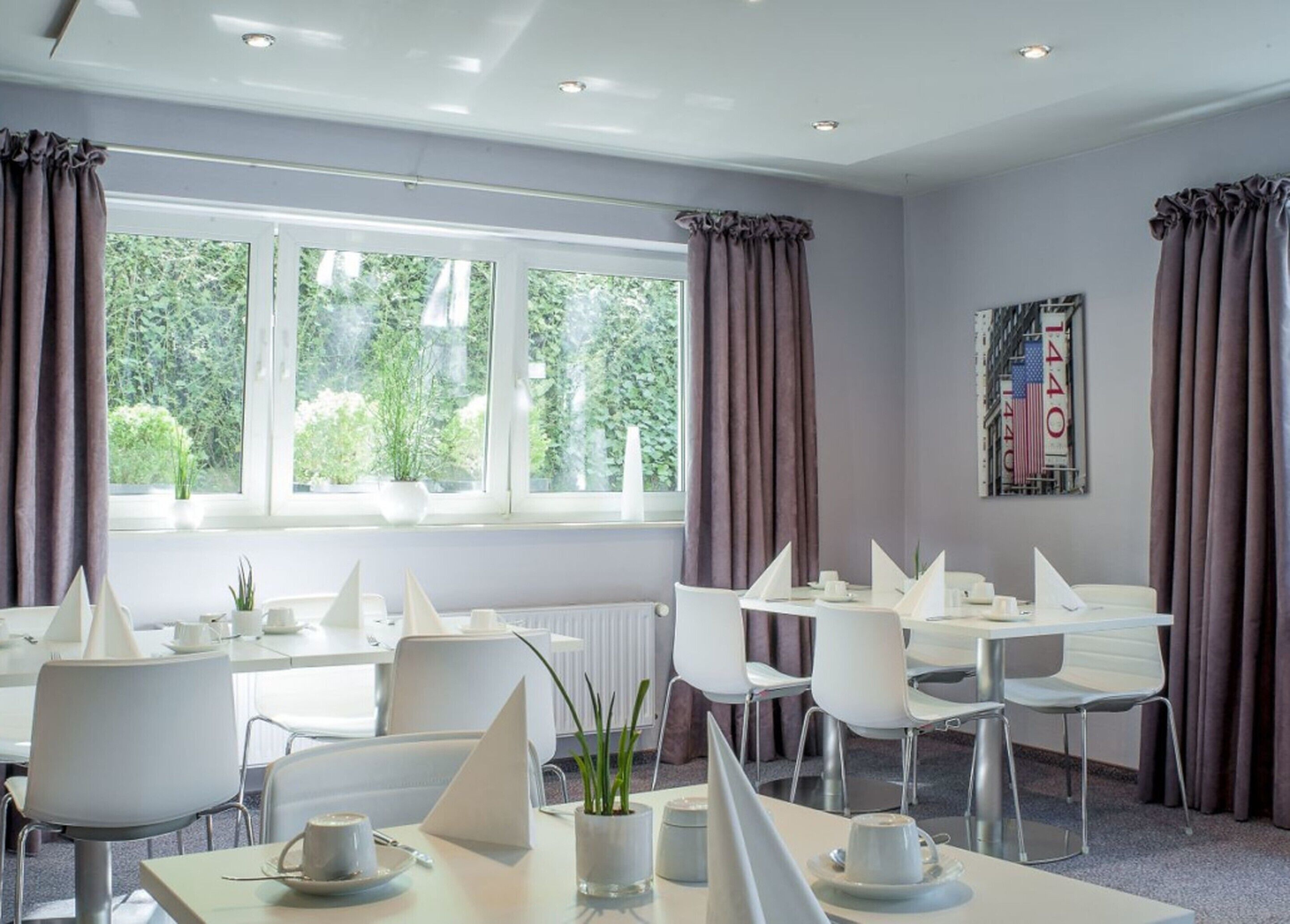 lunch and dinner served