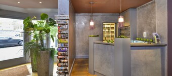 Airport Hotel by The New Yorker